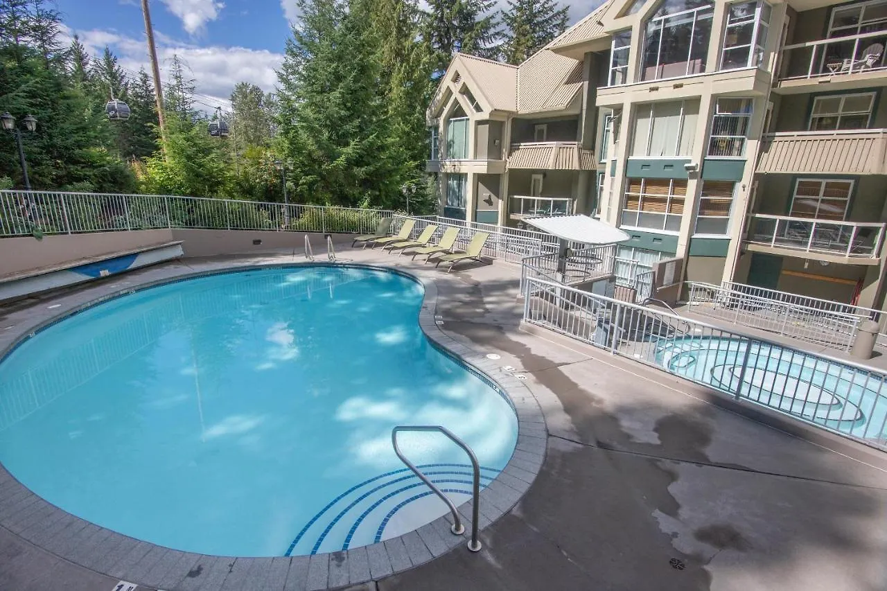 Apartment Woodrun 208 - Ski In Ski Out, Common Area Hot Tub & Pool, Fireplace Whistler Canada