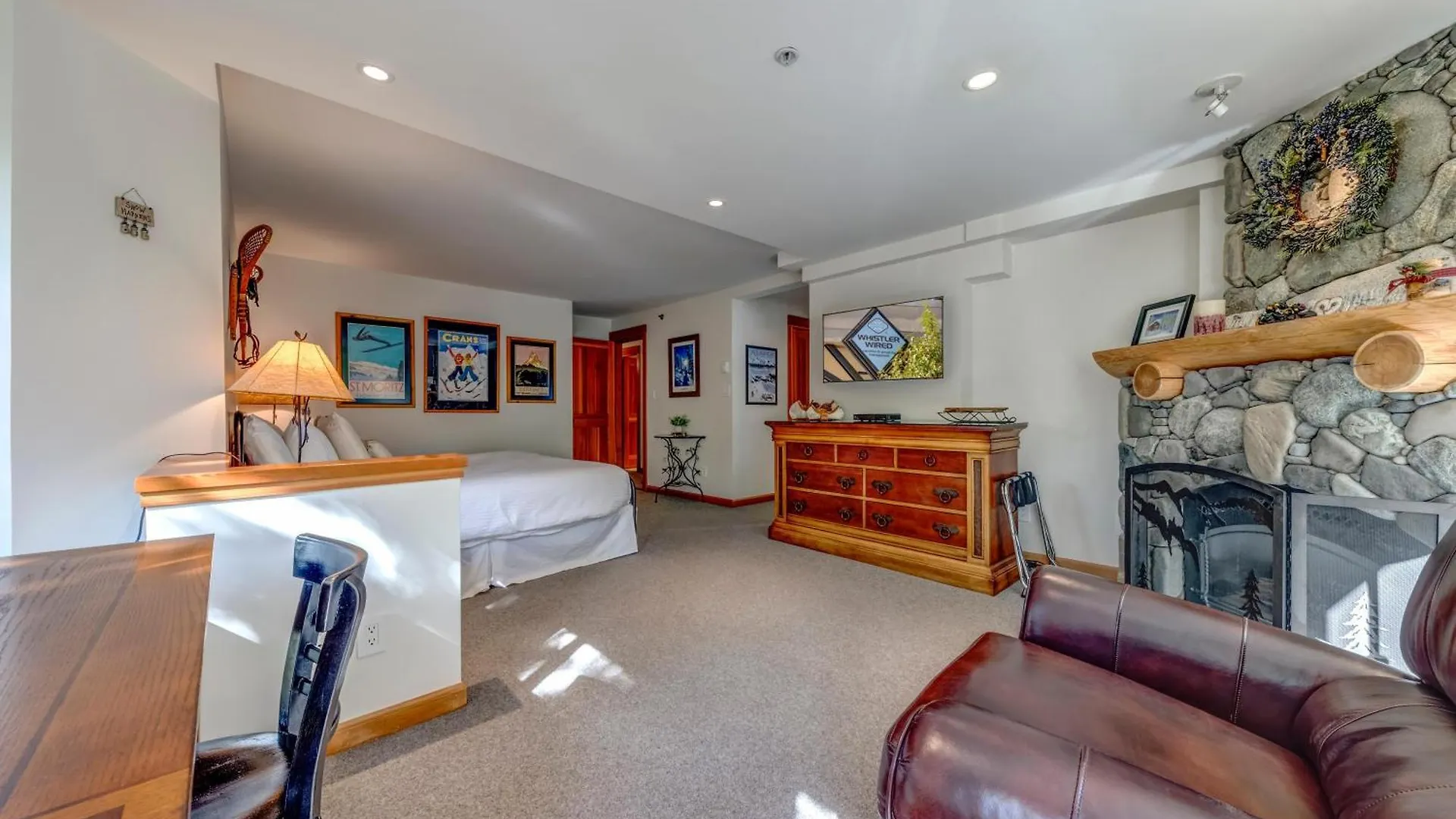 Woodrun 208 - Ski In Ski Out, Common Area Hot Tub & Pool, Fireplace Whistler Canada