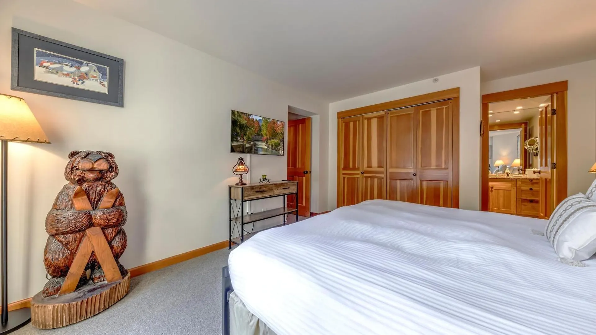 Woodrun 208 - Ski In Ski Out, Common Area Hot Tub & Pool, Fireplace Whistler