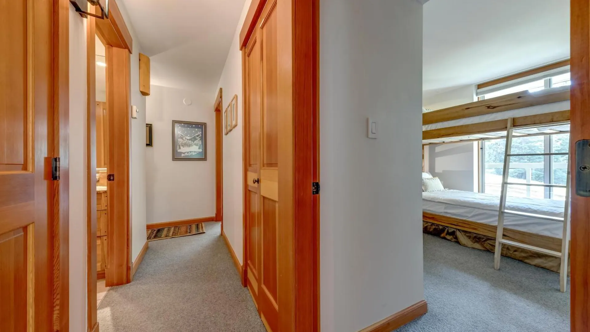 Woodrun 208 - Ski In Ski Out, Common Area Hot Tub & Pool, Fireplace Whistler Apartment