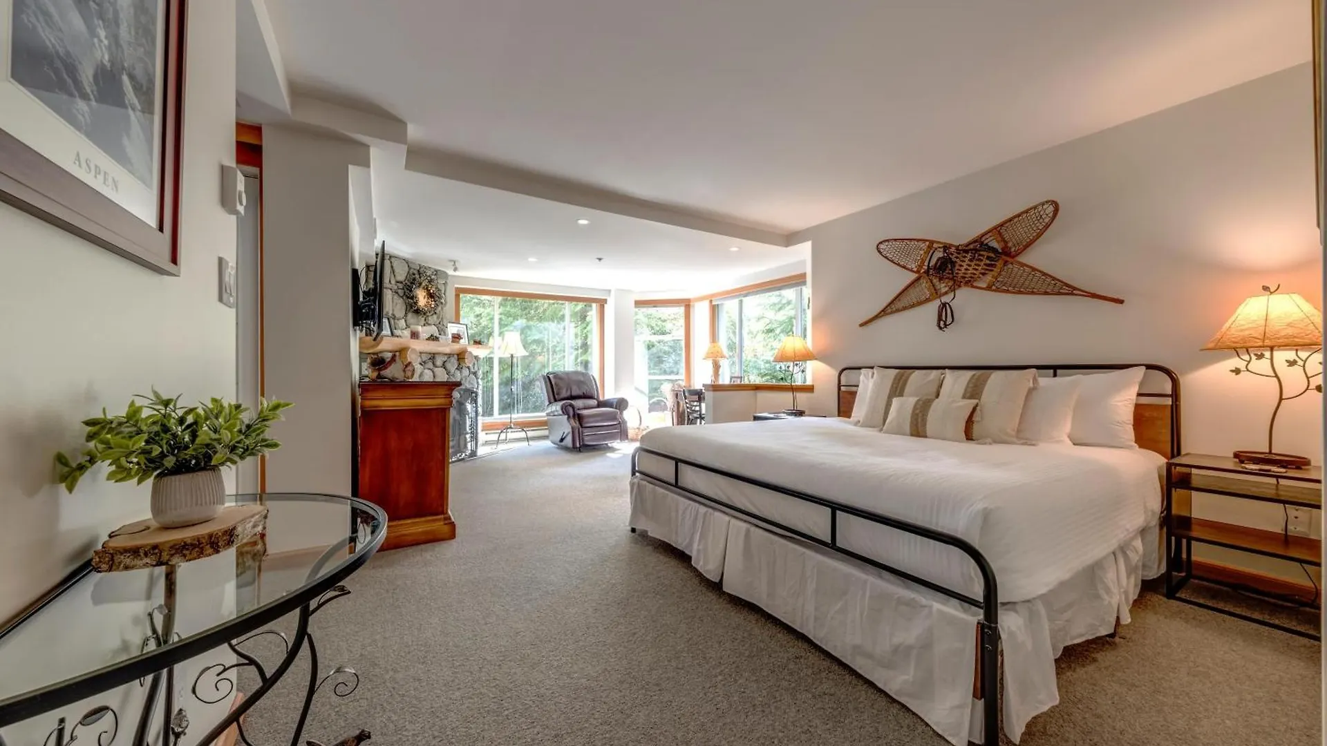 Woodrun 208 - Ski In Ski Out, Common Area Hot Tub & Pool, Fireplace Whistler Canada