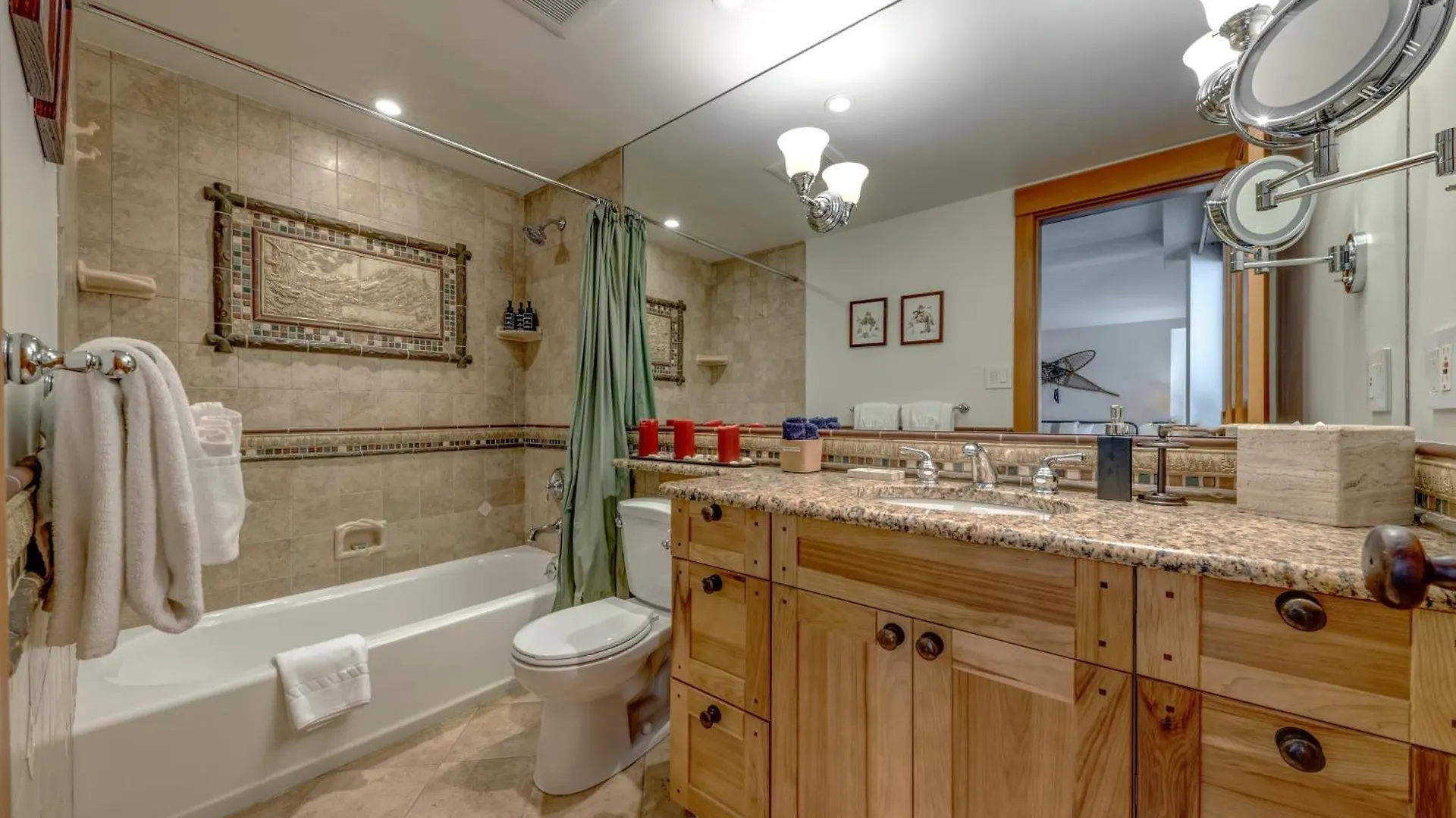 Apartment Woodrun 208 - Ski In Ski Out, Common Area Hot Tub & Pool, Fireplace Whistler
