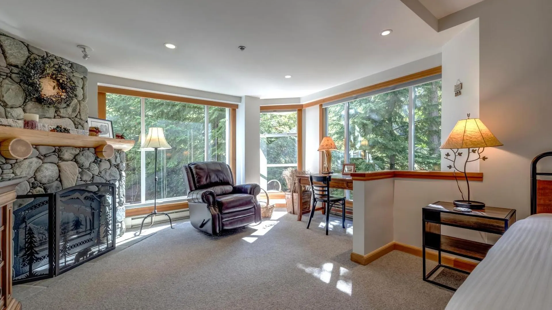 Woodrun 208 - Ski In Ski Out, Common Area Hot Tub & Pool, Fireplace Whistler
