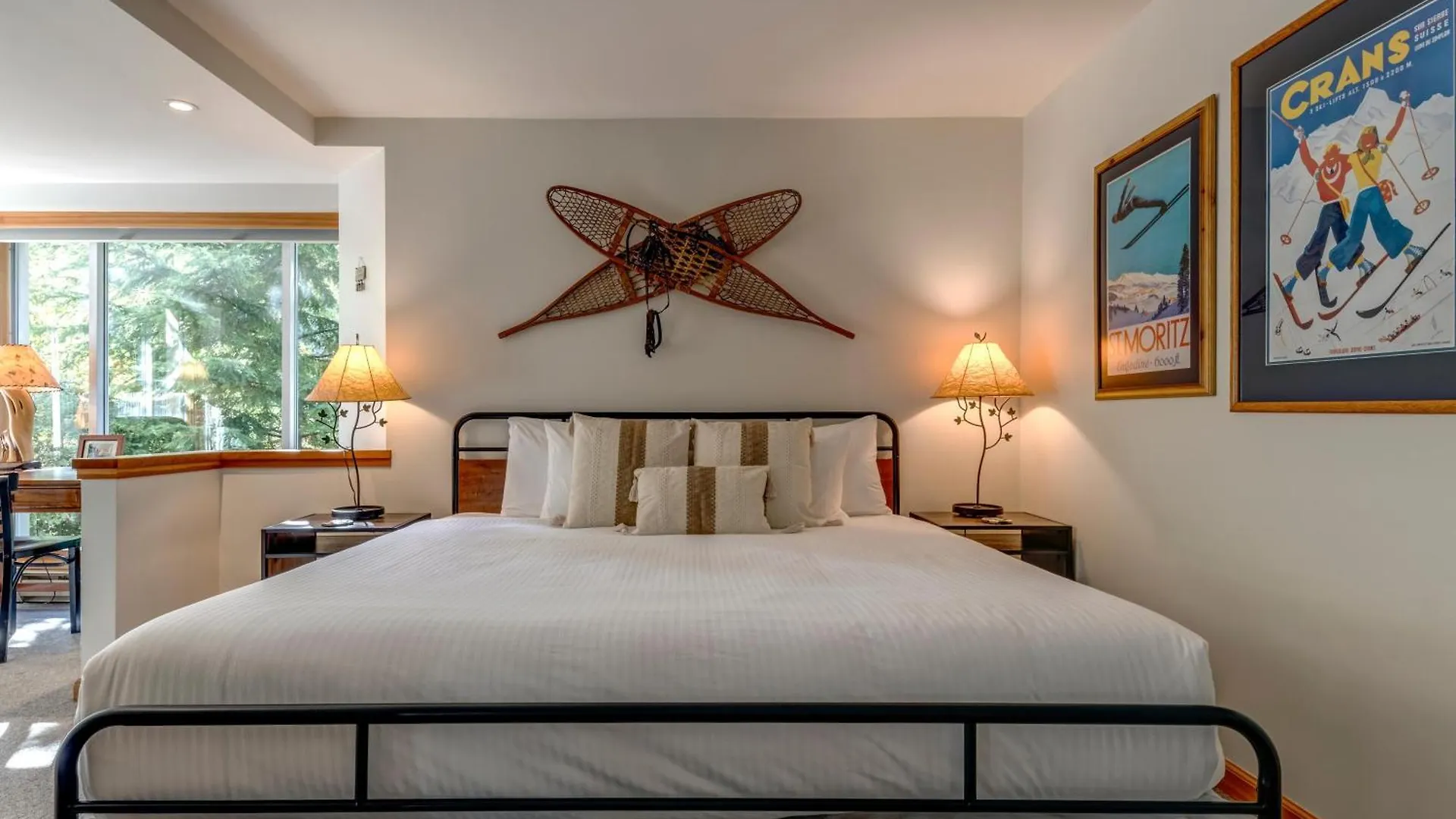 Woodrun 208 - Ski In Ski Out, Common Area Hot Tub & Pool, Fireplace Whistler 0*,