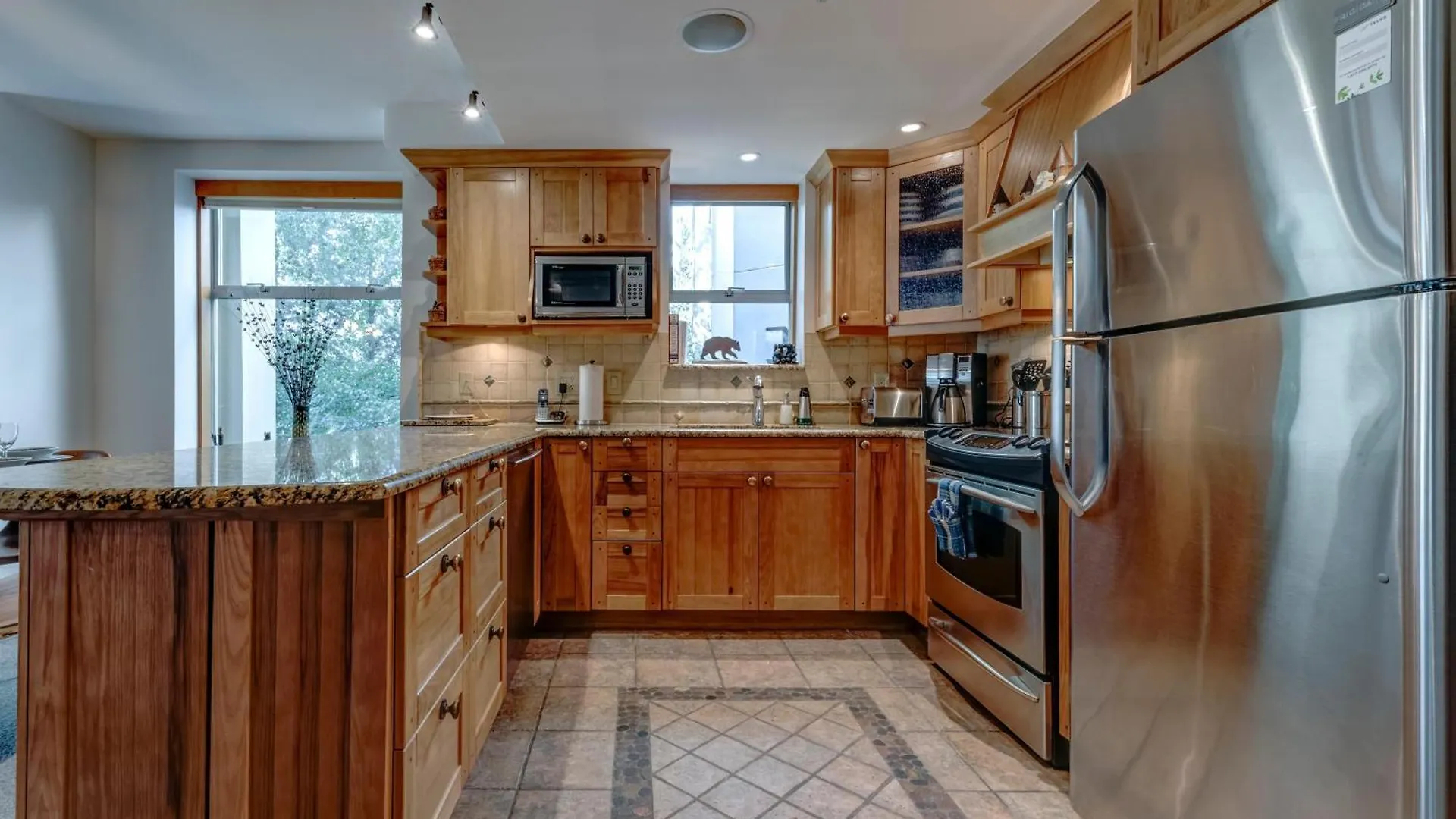 Woodrun 208 - Ski In Ski Out, Common Area Hot Tub & Pool, Fireplace Whistler Apartment