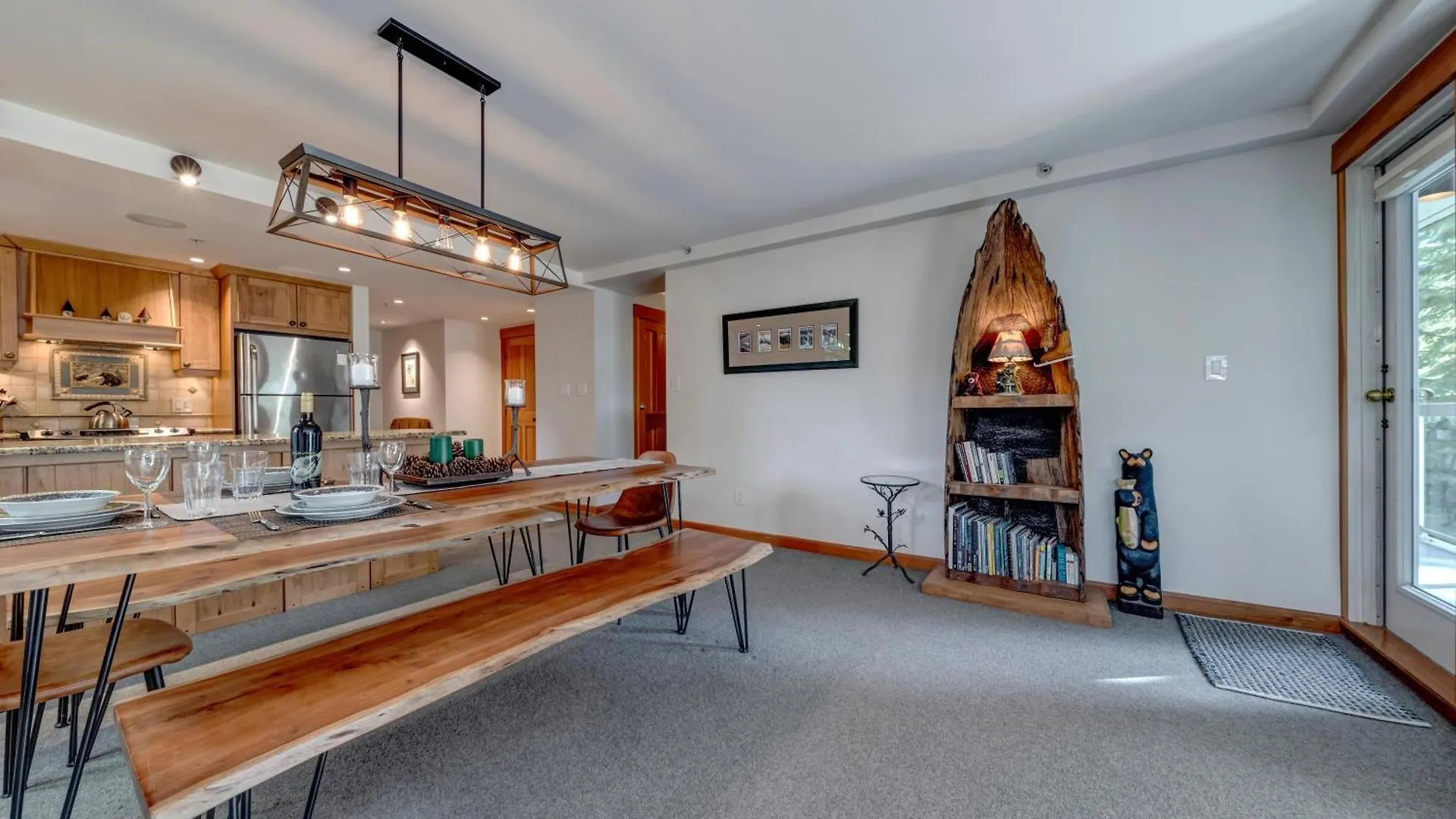 Woodrun 208 - Ski In Ski Out, Common Area Hot Tub & Pool, Fireplace Whistler Canada